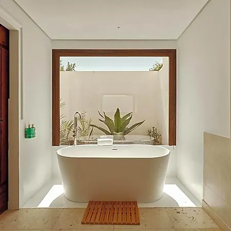 Alondra Resort